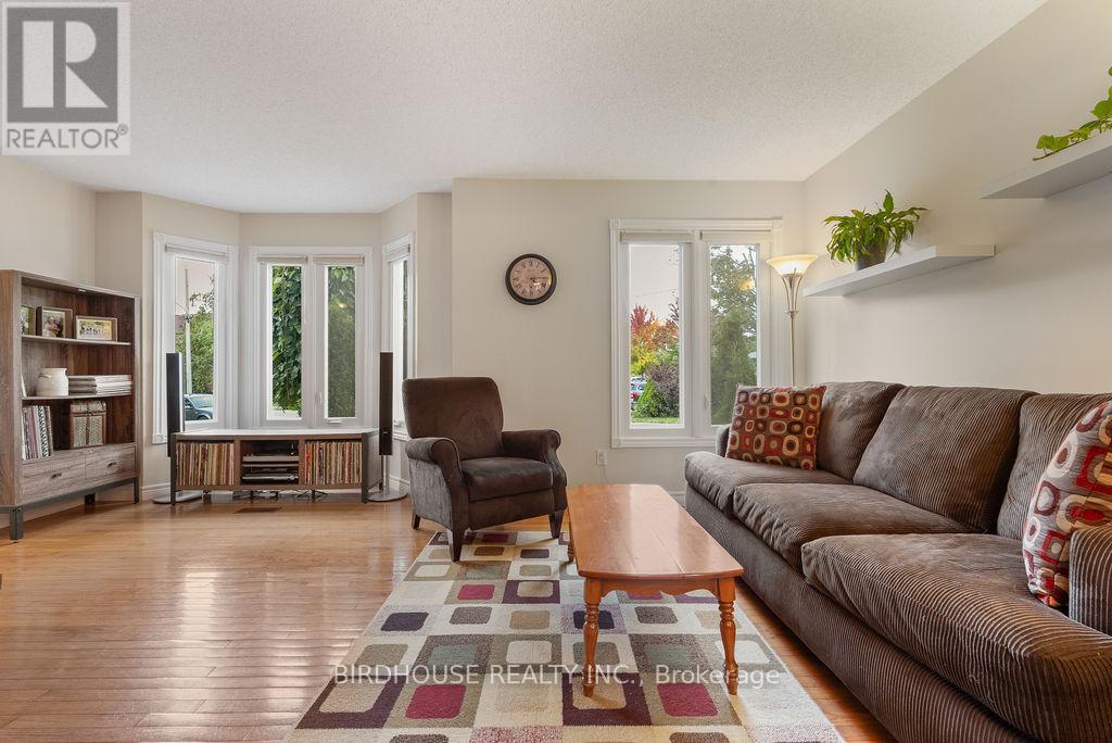 6 Purdy Court, Kawartha Lakes (Lindsay), Ontario  K9V 6E4 - Photo 10 - X12908114