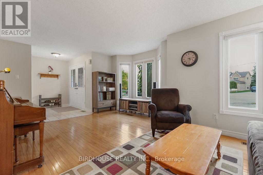 6 Purdy Court, Kawartha Lakes (Lindsay), Ontario  K9V 6E4 - Photo 11 - X12908114