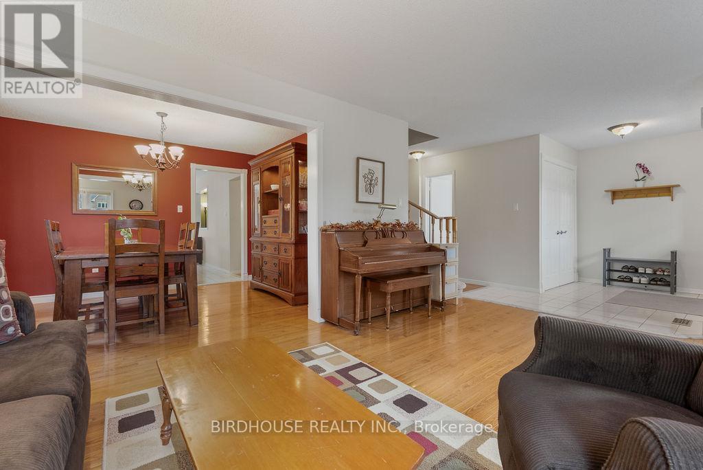 6 Purdy Court, Kawartha Lakes (Lindsay), Ontario  K9V 6E4 - Photo 12 - X12908114