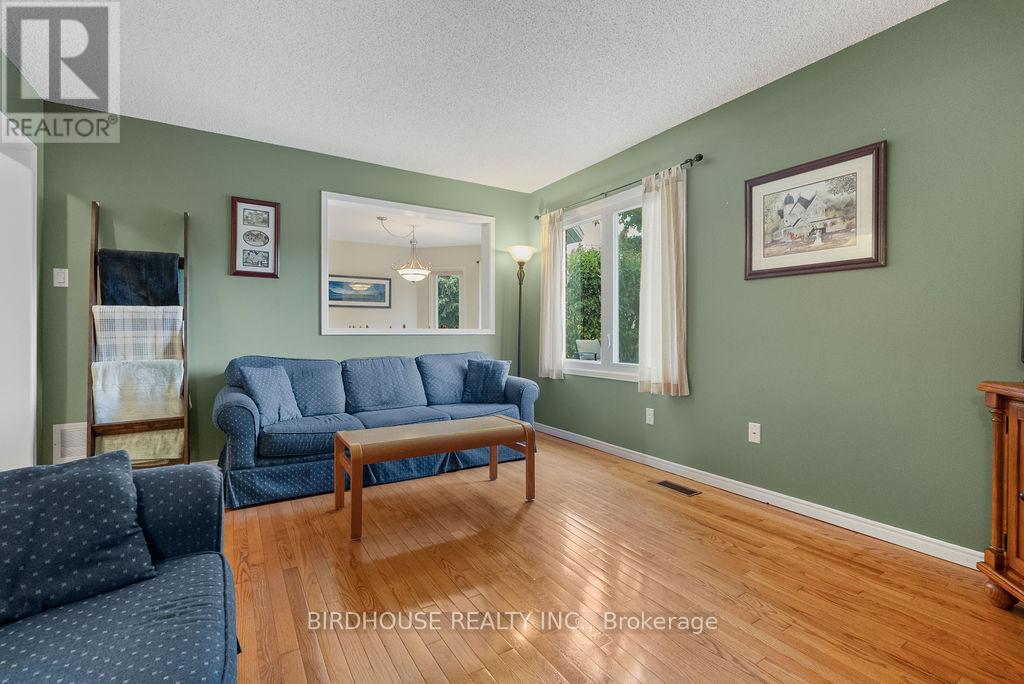 6 Purdy Court, Kawartha Lakes (Lindsay), Ontario  K9V 6E4 - Photo 16 - X12908114