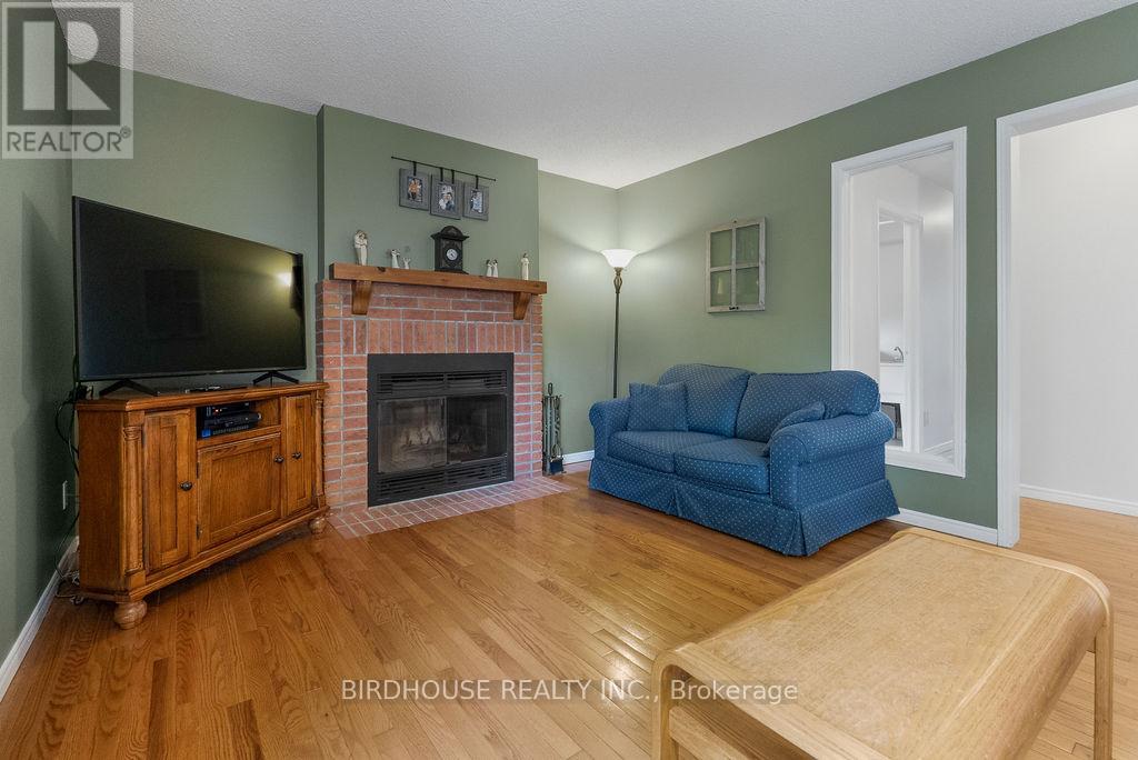 6 Purdy Court, Kawartha Lakes (Lindsay), Ontario  K9V 6E4 - Photo 17 - X12908114