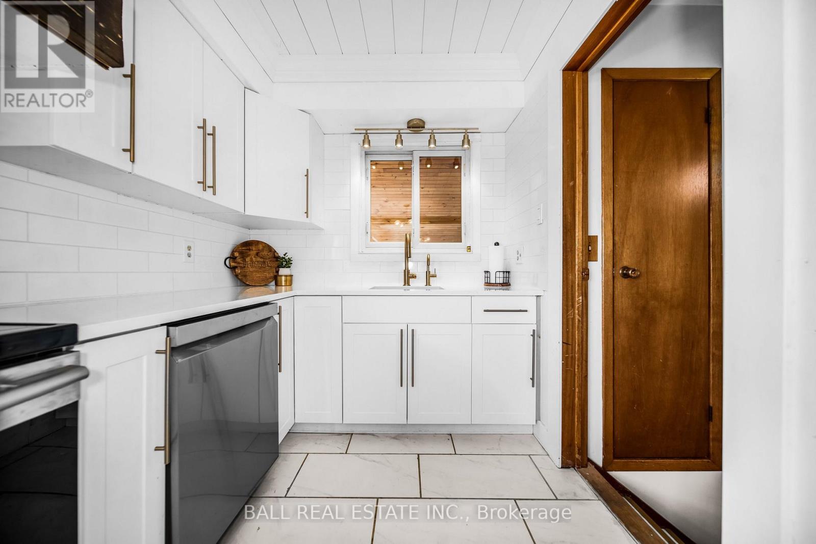 1749 Young's Point Road, Selwyn, Ontario  K0L 2H0 - Photo 11 - X12908648