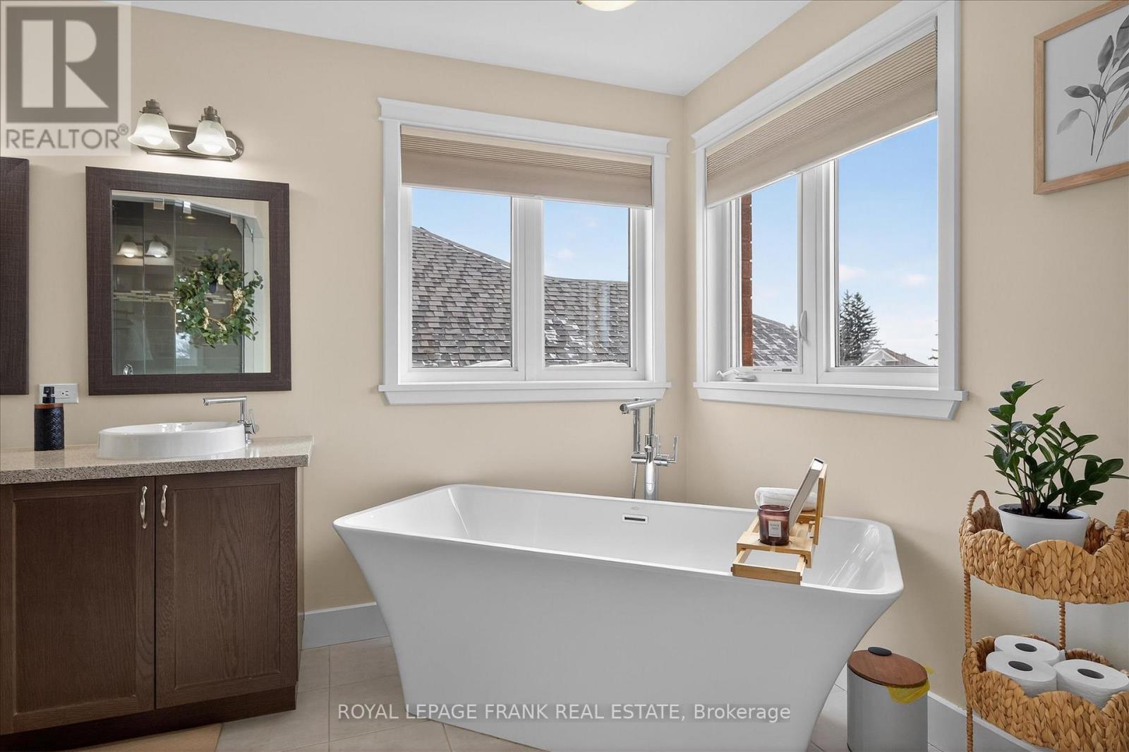 1557 Cahill Drive, Peterborough (Otonabee Ward 1), Ontario  K9K 0G6 - Photo 31 - X12908656