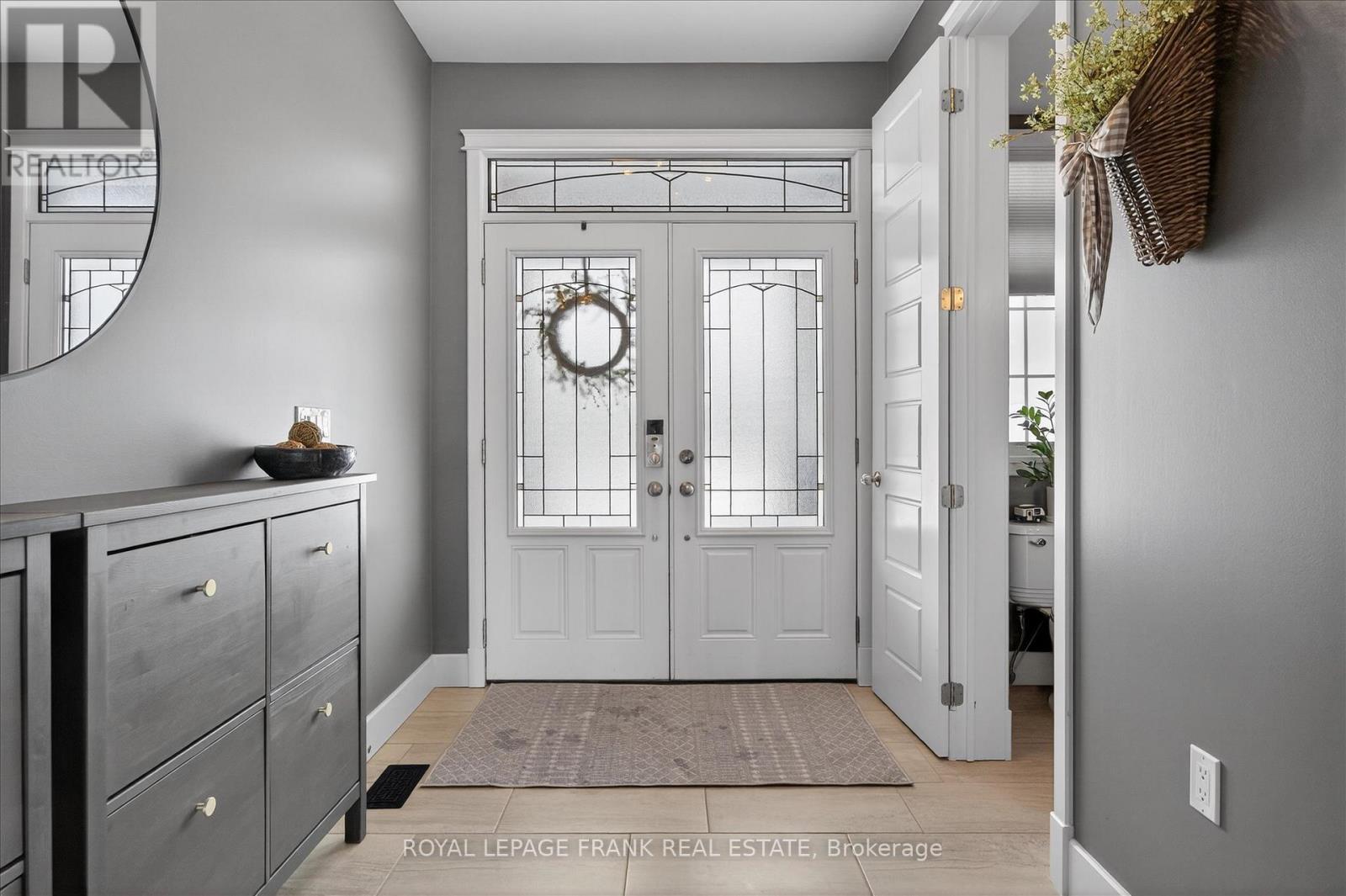 1557 Cahill Drive, Peterborough (Otonabee Ward 1), Ontario  K9K 0G6 - Photo 4 - X12908656