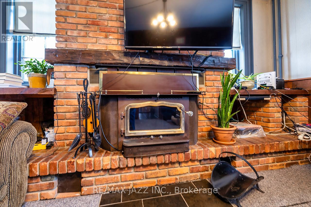 22 Francis Street, Kawartha Lakes (Lindsay), Ontario  K9V 3R6 - Photo 15 - X12908684