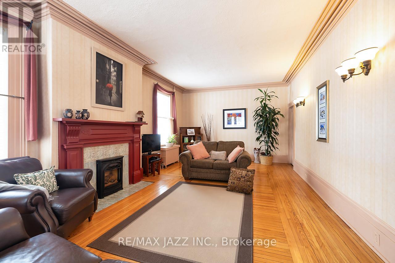 22 Francis Street, Kawartha Lakes (Lindsay), Ontario  K9V 3R6 - Photo 7 - X12908684