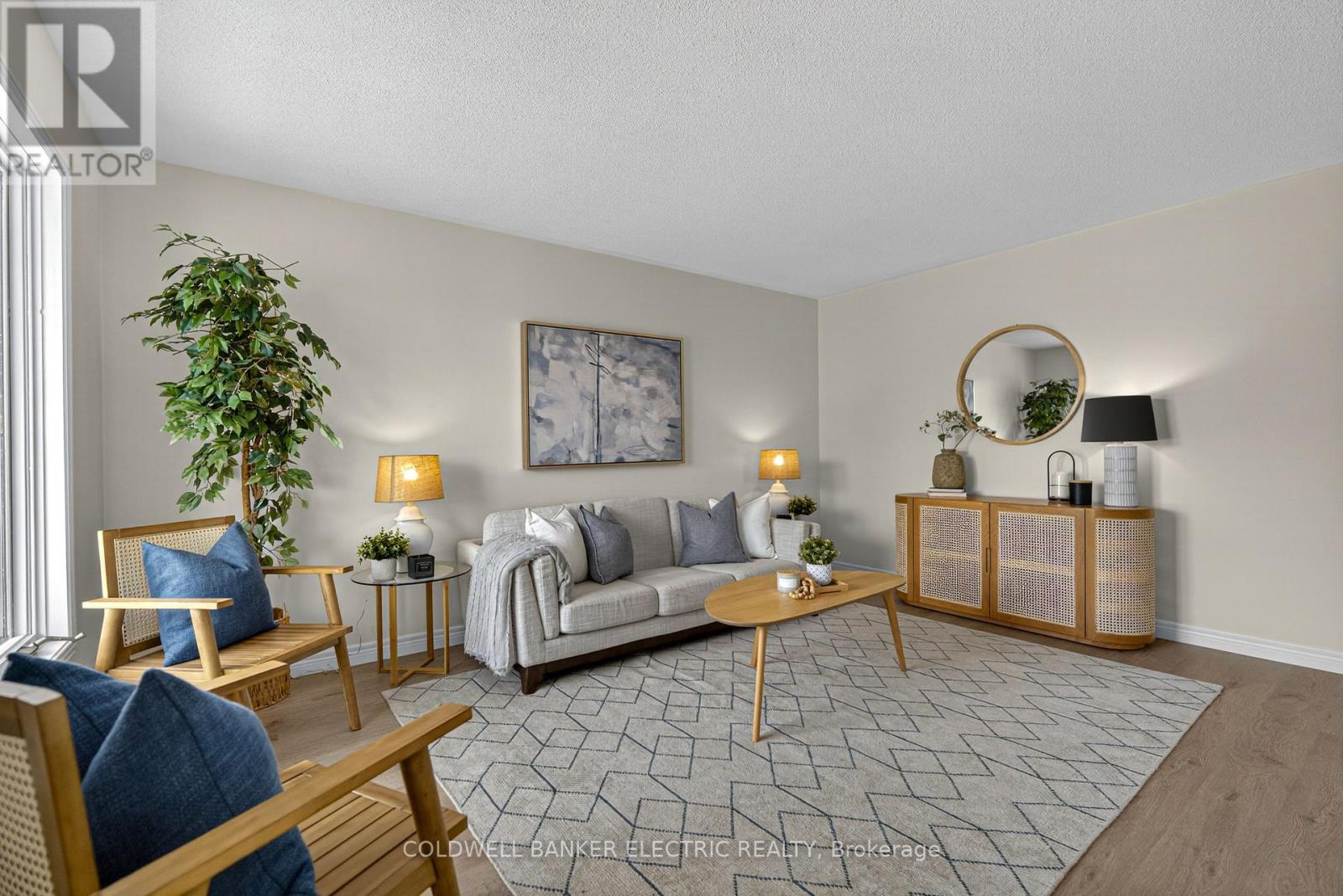 329 Mary Street W, Kawartha Lakes (Lindsay), Ontario  K9V 5X5 - Photo 3 - X12908810