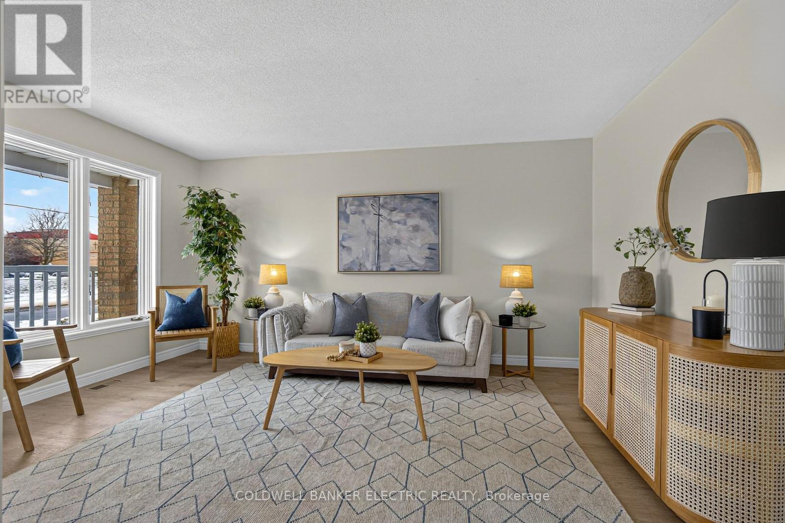 329 Mary Street W, Kawartha Lakes (Lindsay), Ontario  K9V 5X5 - Photo 4 - X12908810