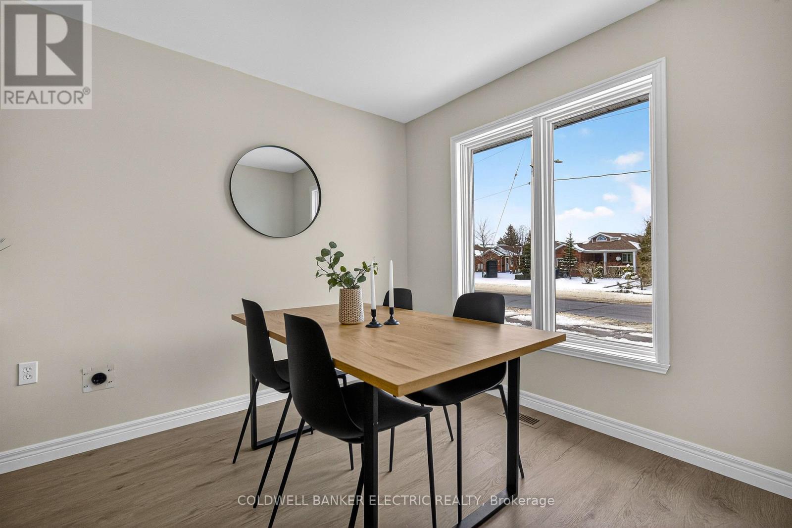 329 Mary Street W, Kawartha Lakes (Lindsay), Ontario  K9V 5X5 - Photo 8 - X12908810