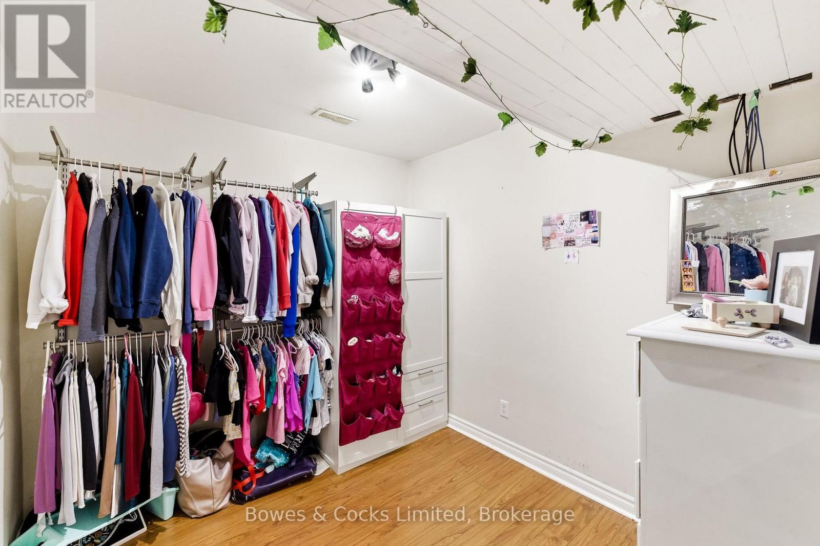 347 Middlefield Road, Peterborough (Ashburnham Ward 4), Ontario  K9J 8S4 - Photo 37 - X12909158