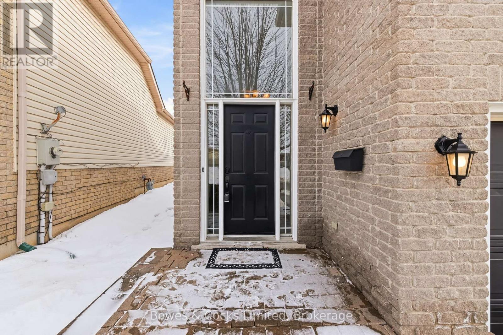 347 Middlefield Road, Peterborough (Ashburnham Ward 4), Ontario  K9J 8S4 - Photo 4 - X12909158