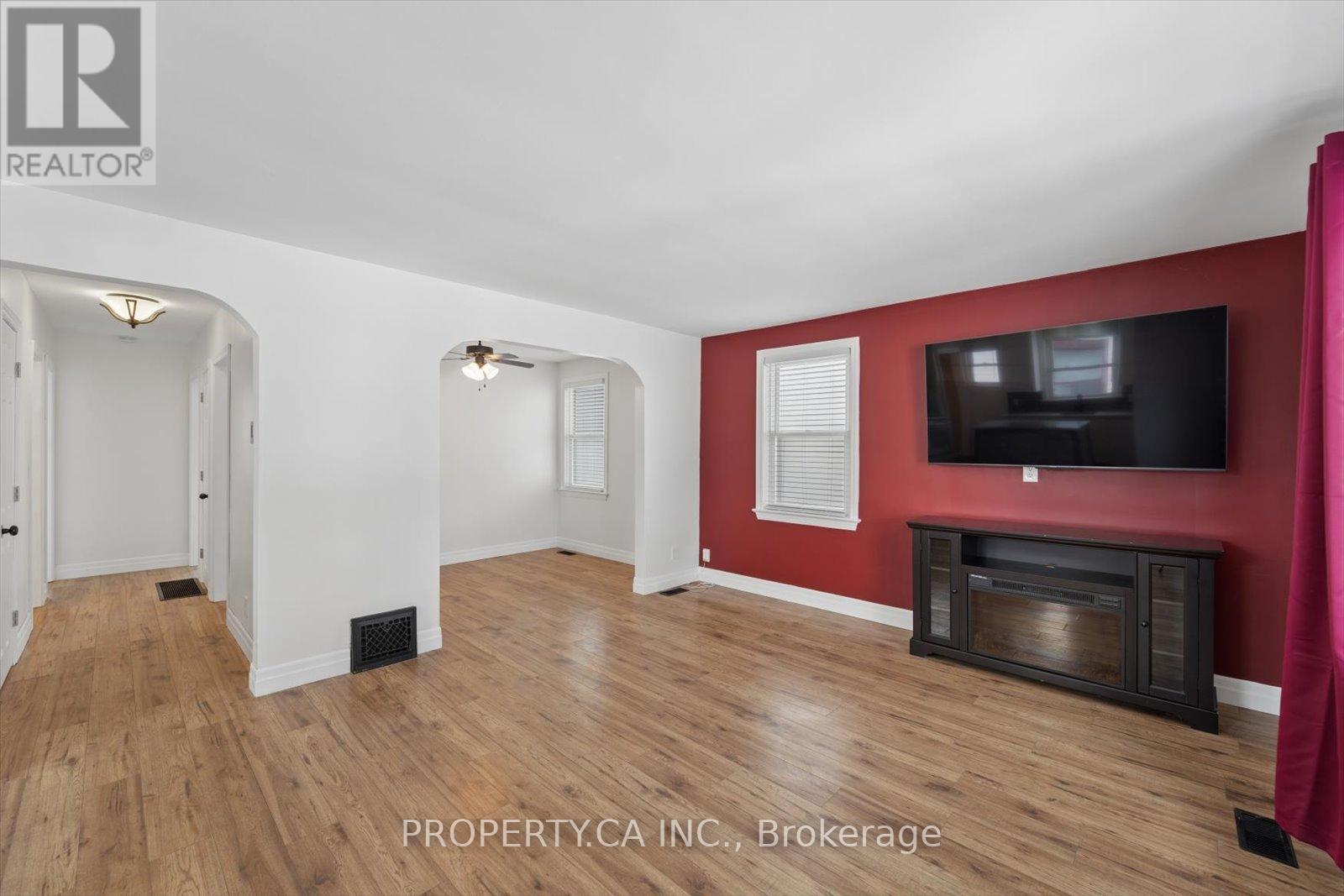 606 St Catherine Street, Peterborough (Otonabee Ward 1), Ontario  K9J 4Z5 - Photo 4 - X12909718