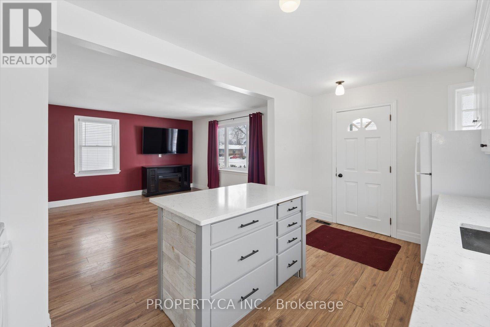 606 St Catherine Street, Peterborough (Otonabee Ward 1), Ontario  K9J 4Z5 - Photo 8 - X12909718