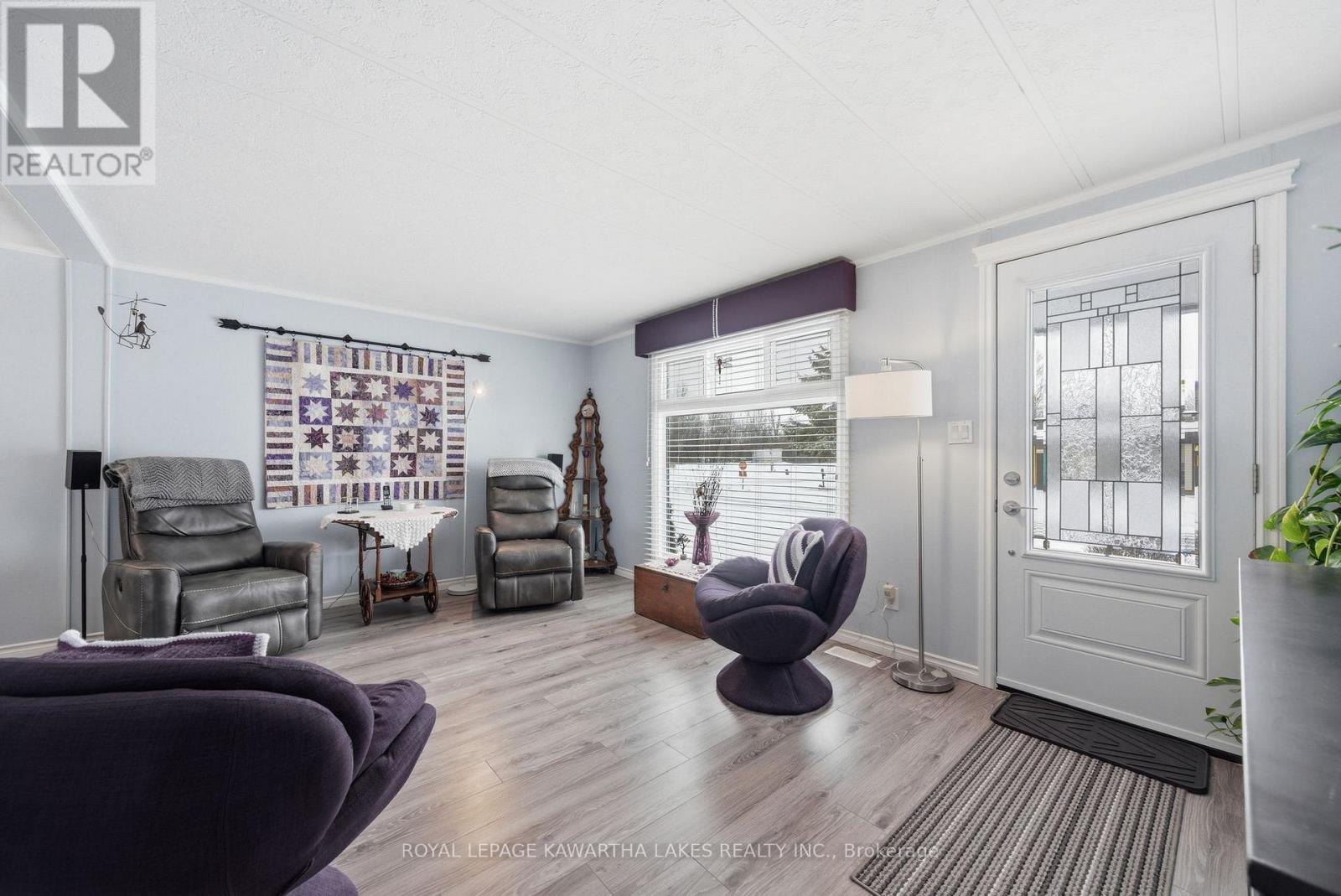 21 Cedar Street, Kawartha Lakes (Fenelon), Ontario  K9V 4R1 - Photo 5 - X12910058