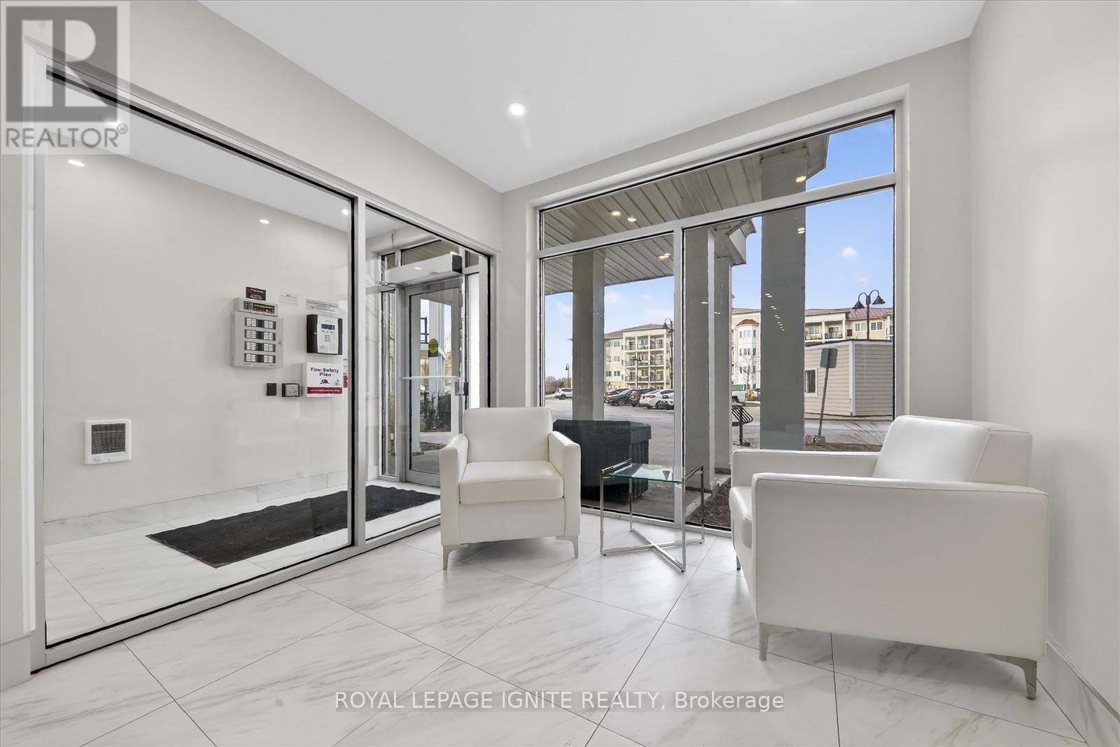 323 - 50 Lakebreeze Drive, Clarington (Newcastle), Ontario  L1B 0V9 - Photo 4 - E12912322