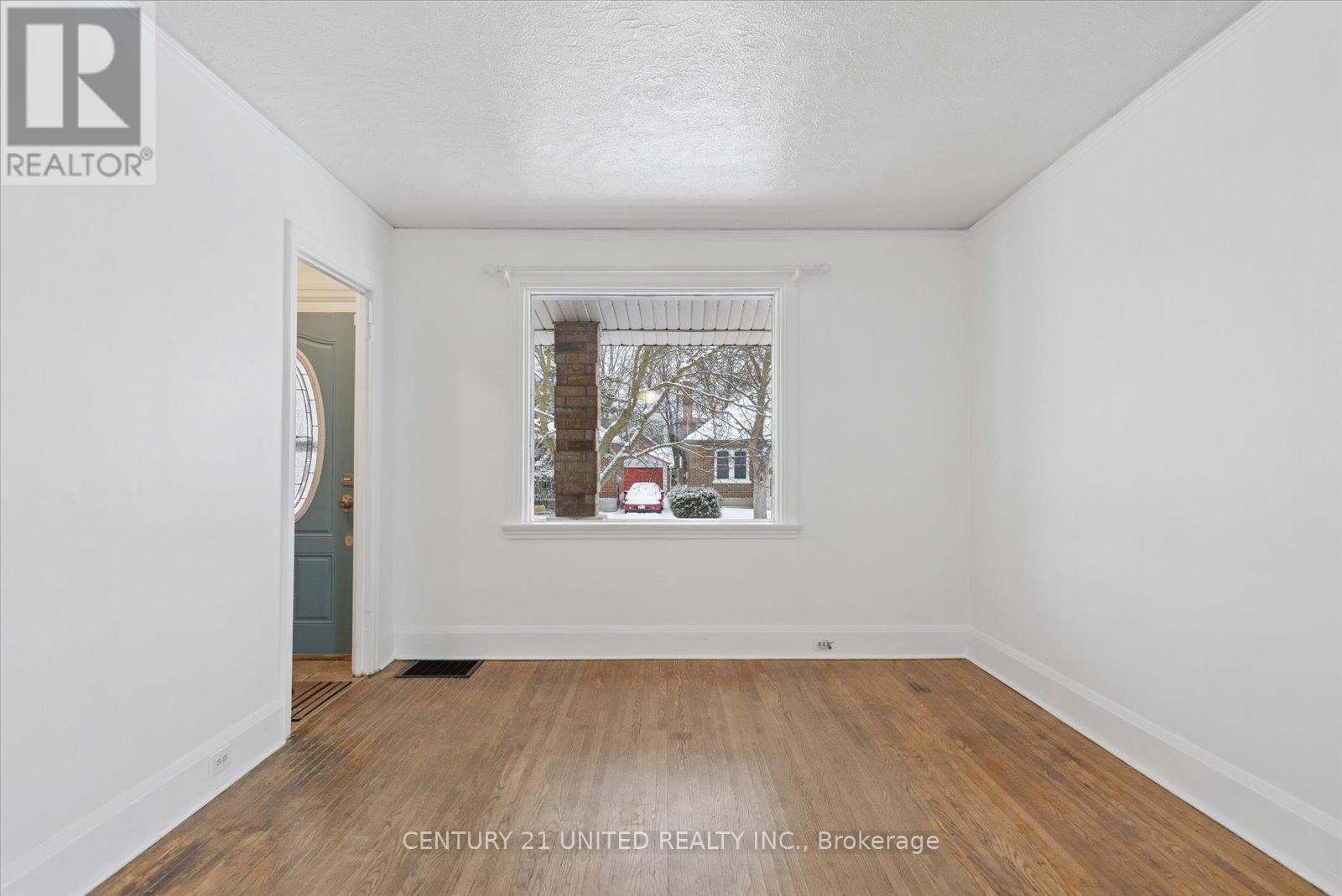 591 Mccannan Avenue, Peterborough (Town Ward 3), Ontario  K9J 4J7 - Photo 11 - X12913474