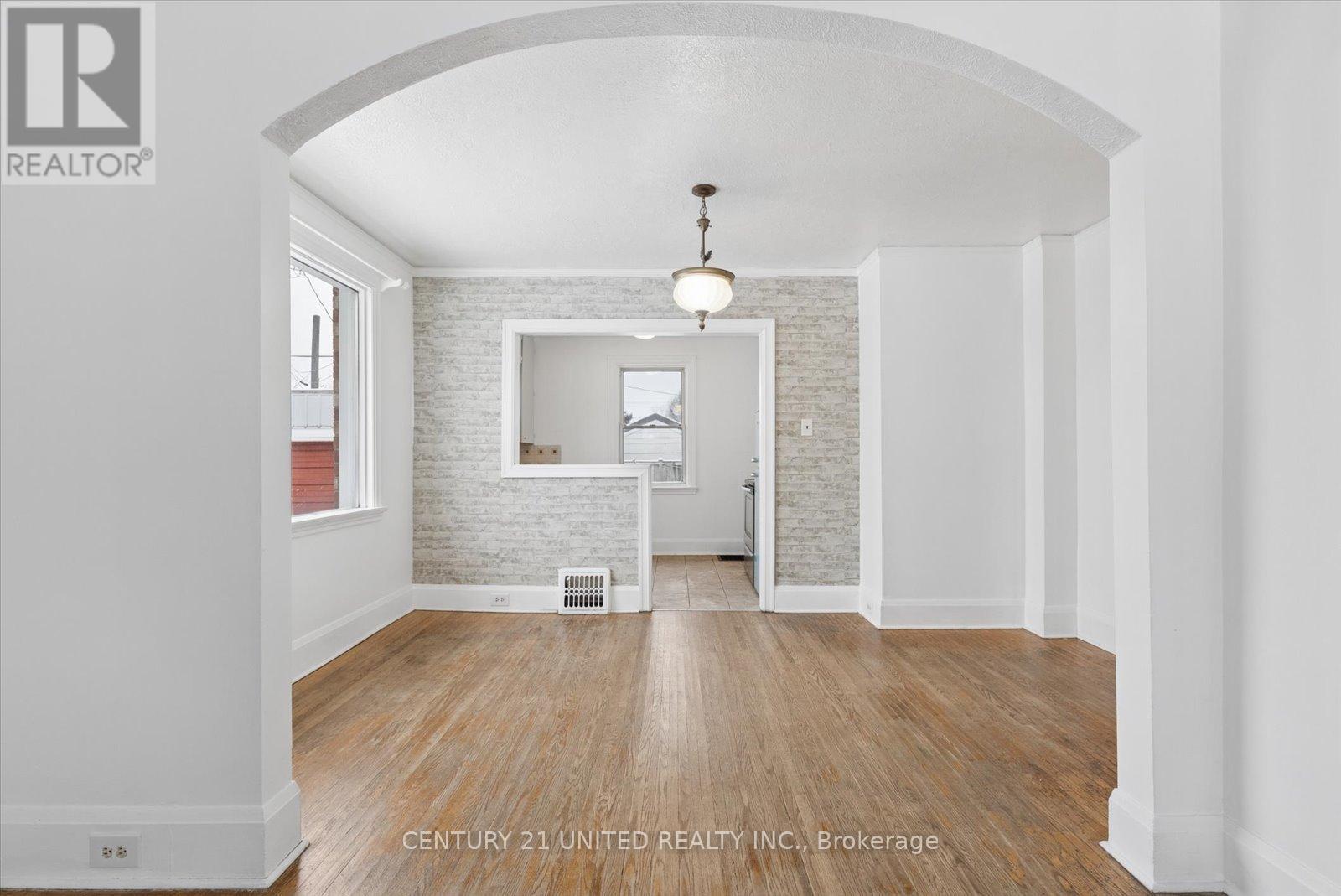 591 Mccannan Avenue, Peterborough (Town Ward 3), Ontario  K9J 4J7 - Photo 13 - X12913474