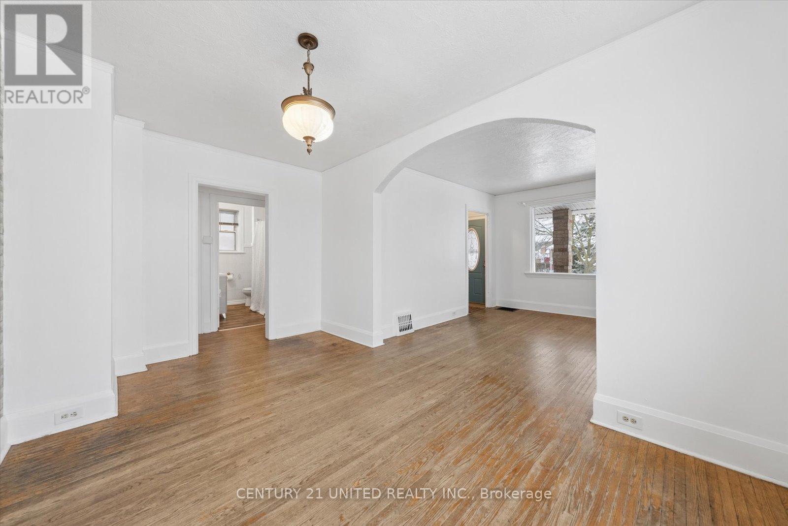 591 Mccannan Avenue, Peterborough (Town Ward 3), Ontario  K9J 4J7 - Photo 15 - X12913474