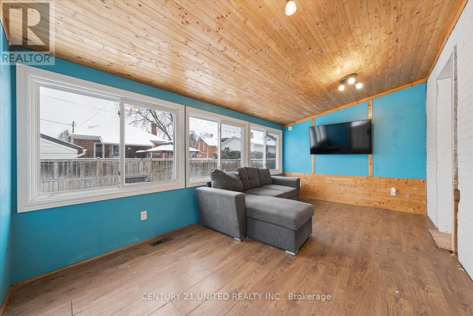 591 Mccannan Avenue, Peterborough (Town Ward 3), Ontario  K9J 4J7 - Photo 21 - X12913474