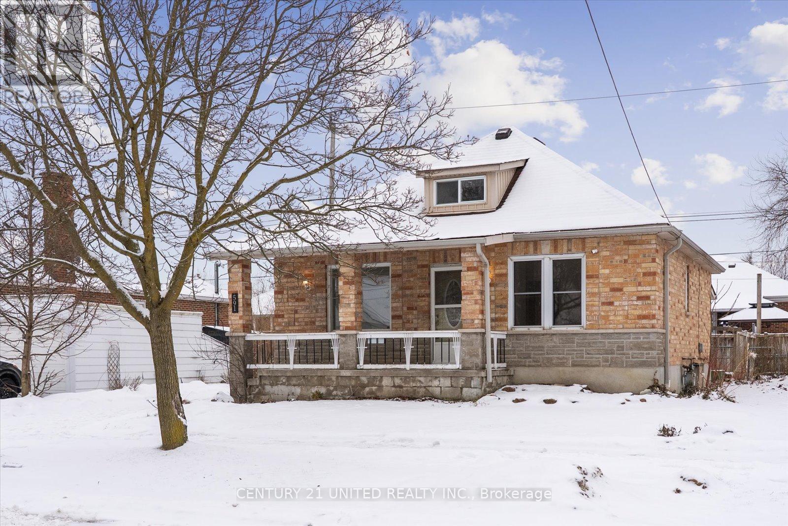 591 Mccannan Avenue, Peterborough (Town Ward 3), Ontario  K9J 4J7 - Photo 4 - X12913474