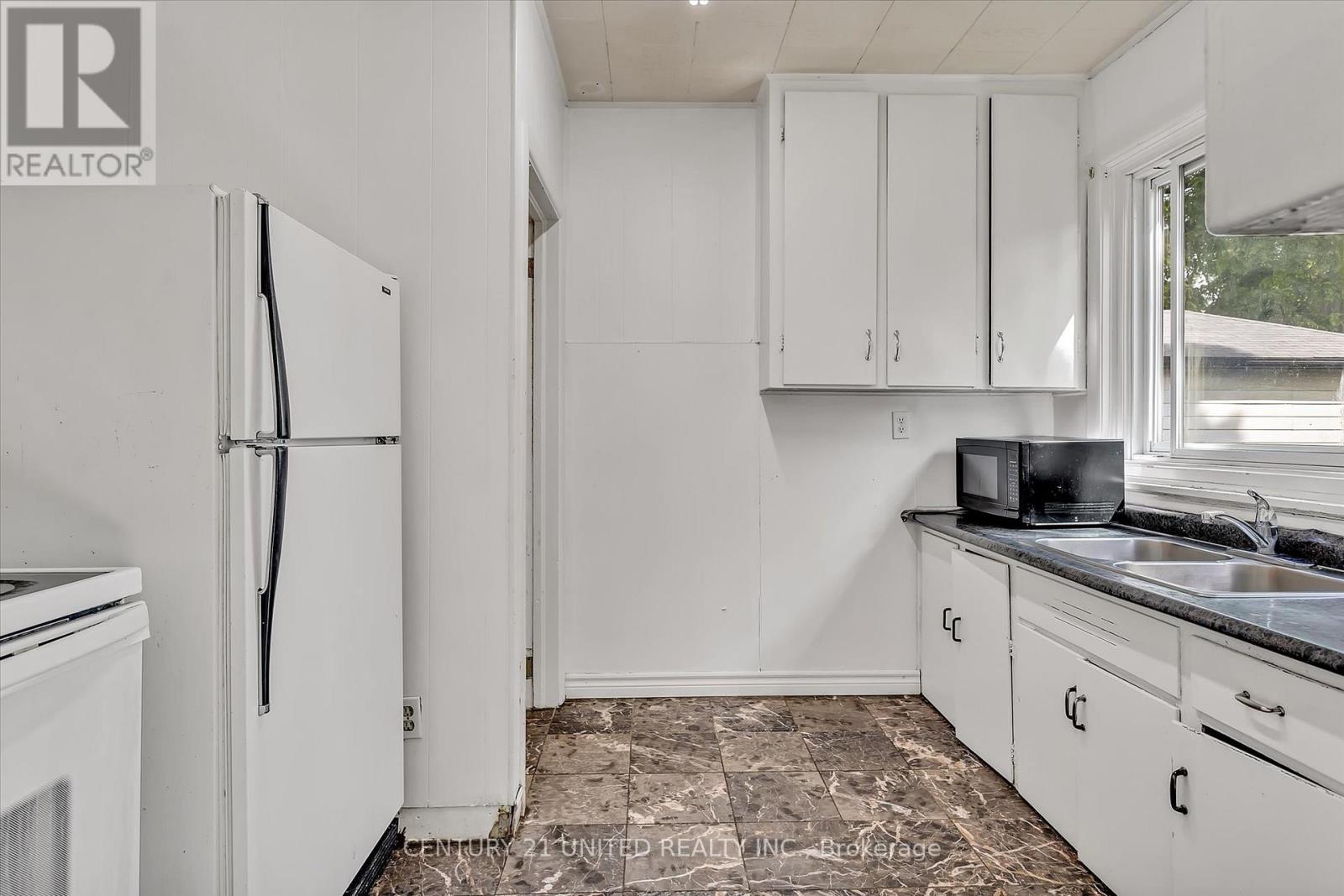 878 Chemong Road, Peterborough (Northcrest Ward 5), Ontario  K9H 5Z8 - Photo 10 - X12913512