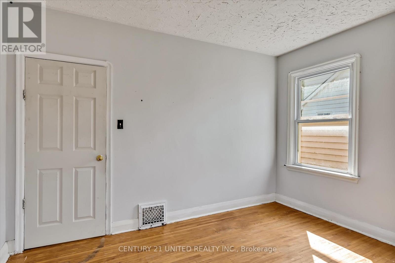 878 Chemong Road, Peterborough (Northcrest Ward 5), Ontario  K9H 5Z8 - Photo 15 - X12913512