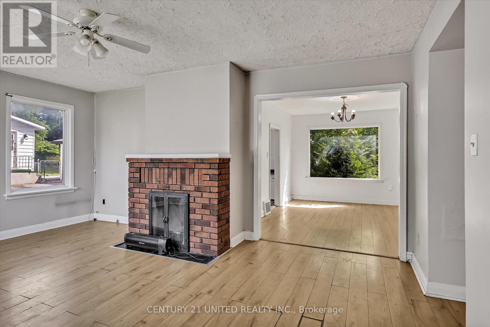 878 Chemong Road, Peterborough (Northcrest Ward 5), Ontario  K9H 5Z8 - Photo 5 - X12913512