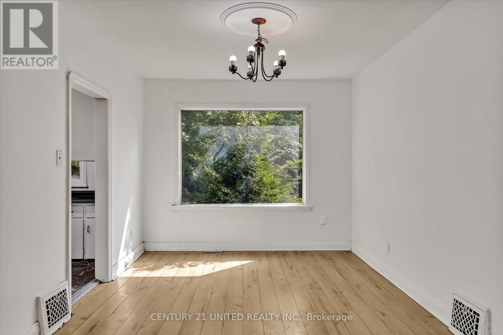 878 Chemong Road, Peterborough (Northcrest Ward 5), Ontario  K9H 5Z8 - Photo 8 - X12913512