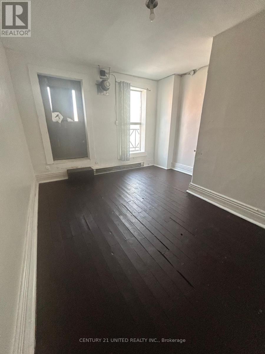 6 - 164 Charlotte Street, Peterborough (Town Ward 3), Ontario  K9J 2T7 - Photo 4 - X12913538