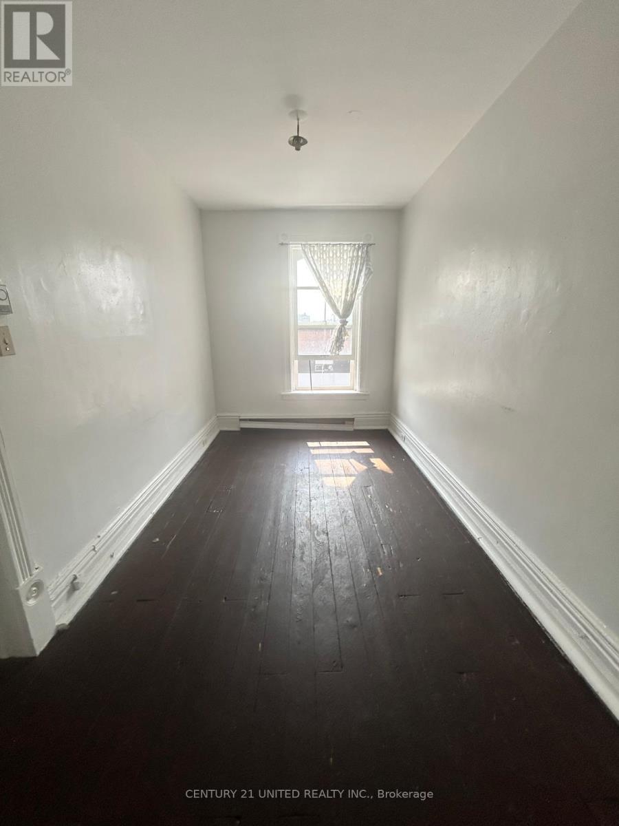 6 - 164 Charlotte Street, Peterborough (Town Ward 3), Ontario  K9J 2T7 - Photo 5 - X12913538