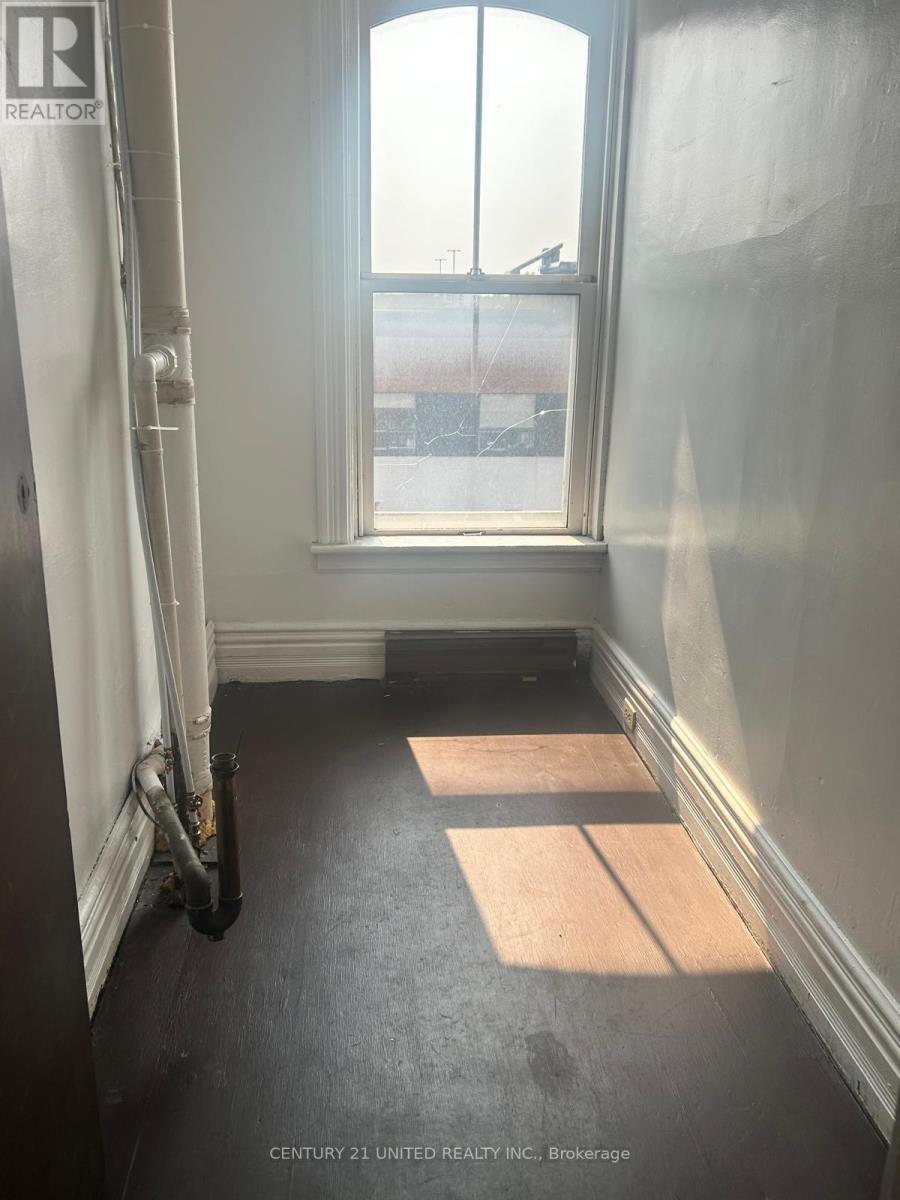 6 - 164 Charlotte Street, Peterborough (Town Ward 3), Ontario  K9J 2T7 - Photo 9 - X12913538