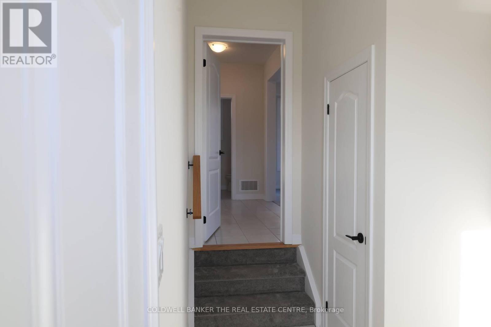 6 Fisher Road, Kawartha Lakes (Lindsay), Ontario  K9V 0P9 - Photo 13 - X12914646