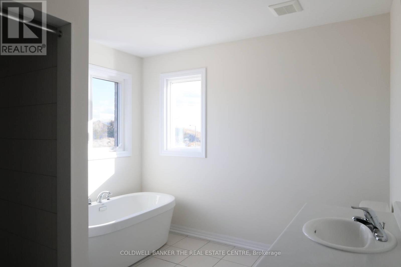 6 Fisher Road, Kawartha Lakes (Lindsay), Ontario  K9V 0P9 - Photo 35 - X12914646