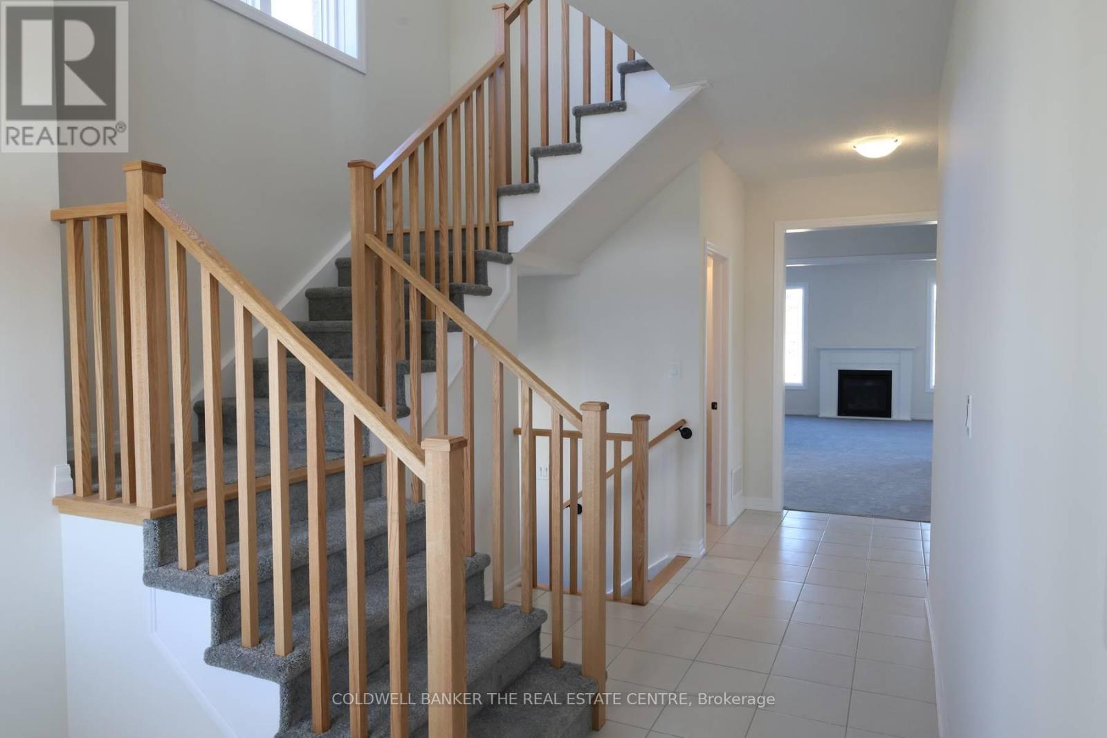 6 Fisher Road, Kawartha Lakes (Lindsay), Ontario  K9V 0P9 - Photo 5 - X12914646