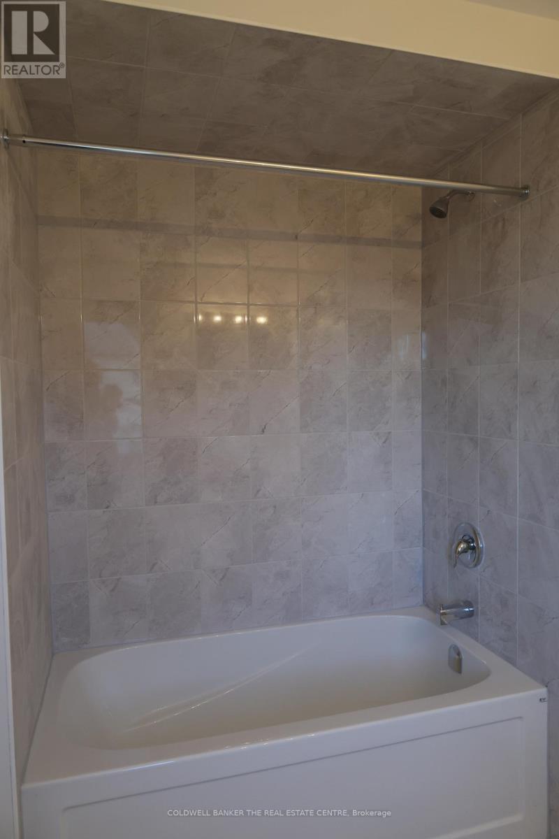 15 Fisher Road, Kawartha Lakes (Lindsay), Ontario  K9V 0E5 - Photo 21 - X12914806