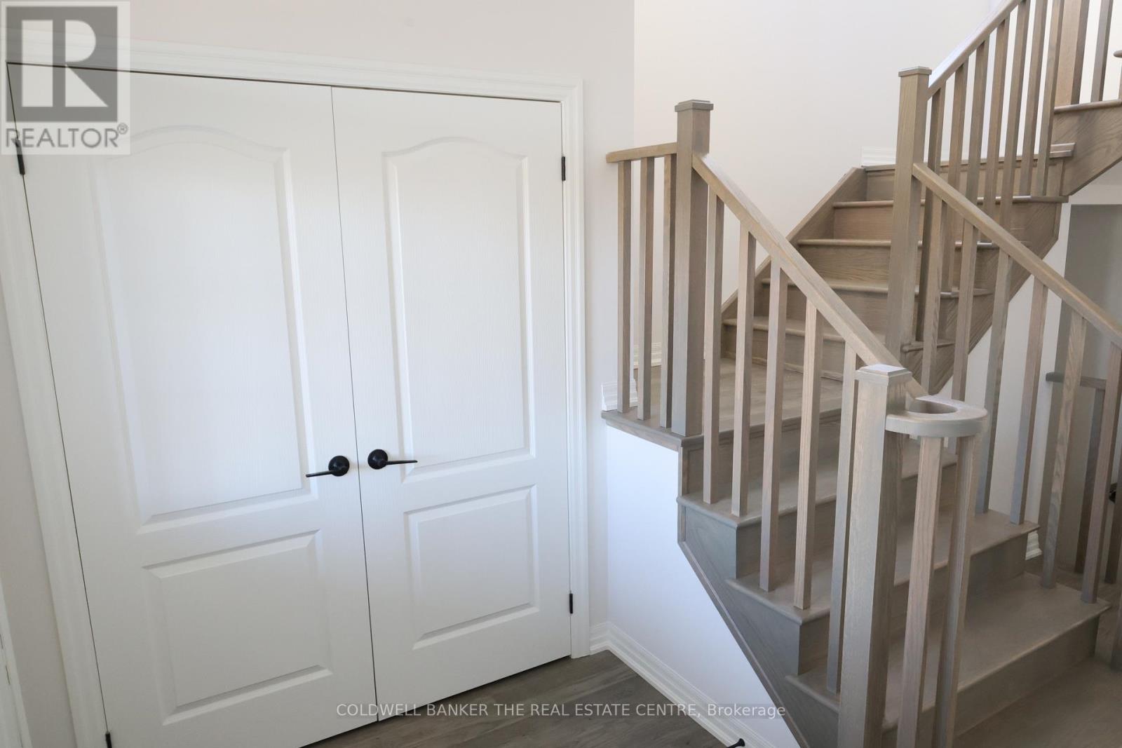 15 Fisher Road, Kawartha Lakes (Lindsay), Ontario  K9V 0E5 - Photo 3 - X12914806