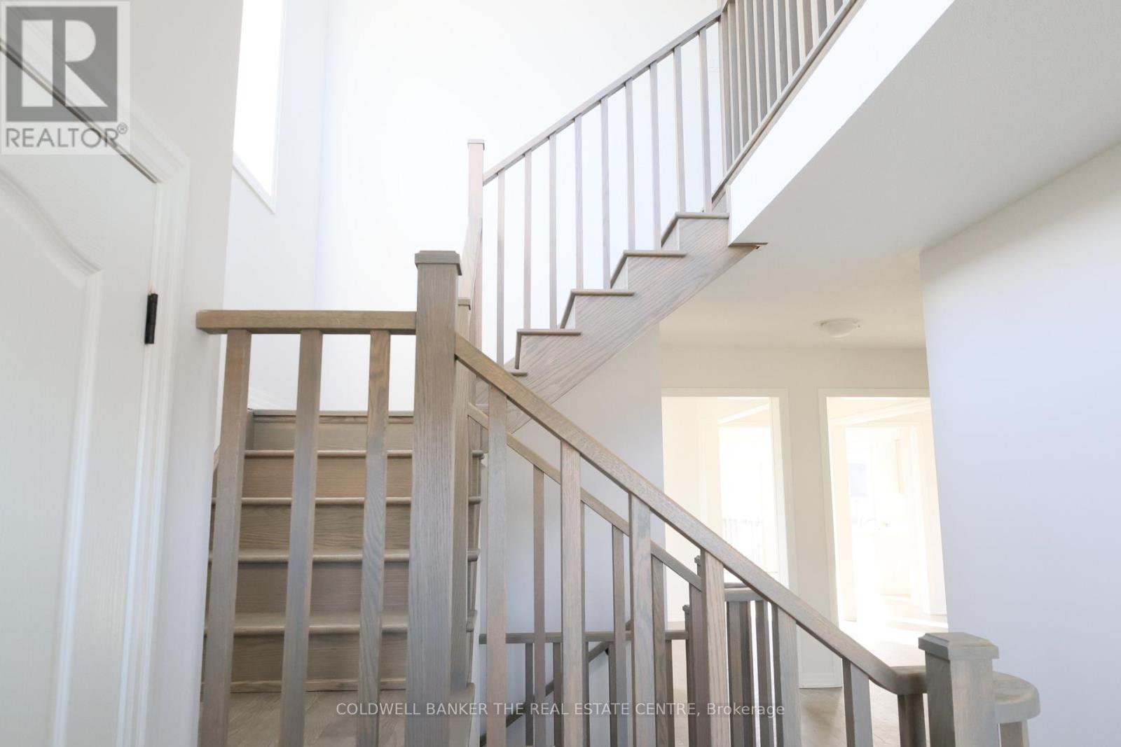 15 Fisher Road, Kawartha Lakes (Lindsay), Ontario  K9V 0E5 - Photo 4 - X12914806