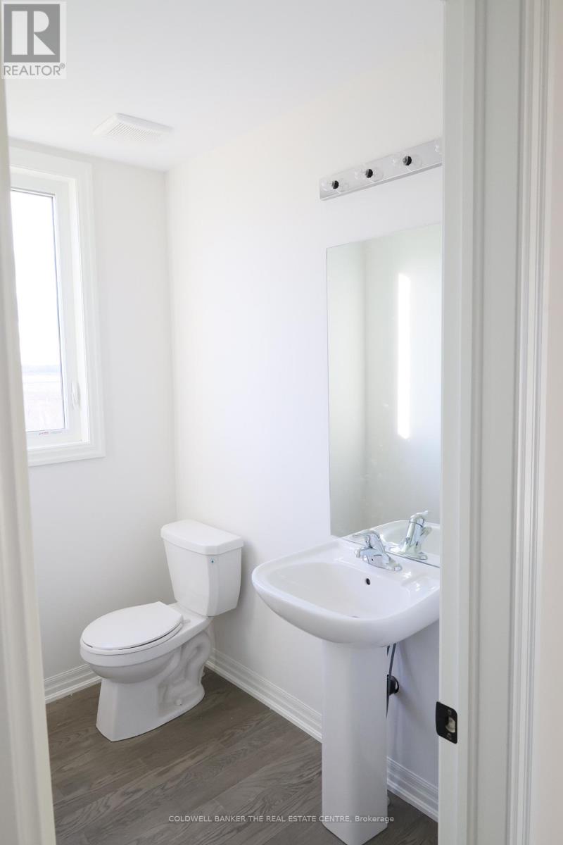 15 Fisher Road, Kawartha Lakes (Lindsay), Ontario  K9V 0E5 - Photo 5 - X12914806