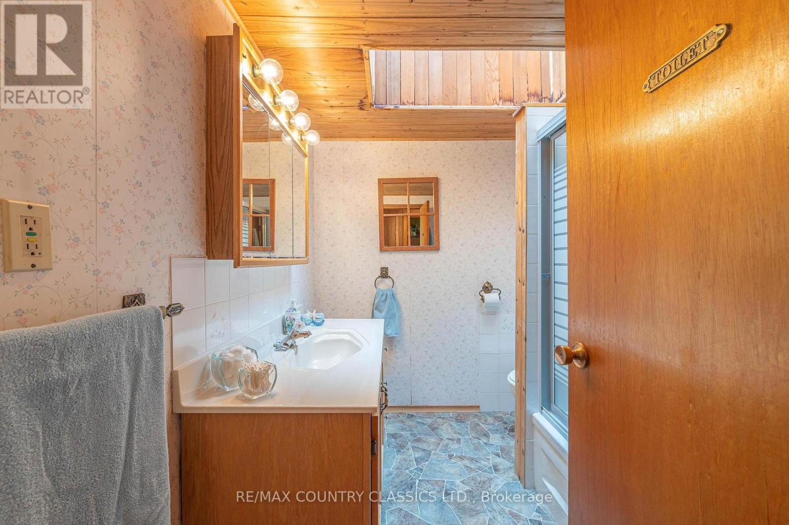 217 Moffat Road, North Kawartha, Ontario  K0L 1A0 - Photo 31 - X12915058