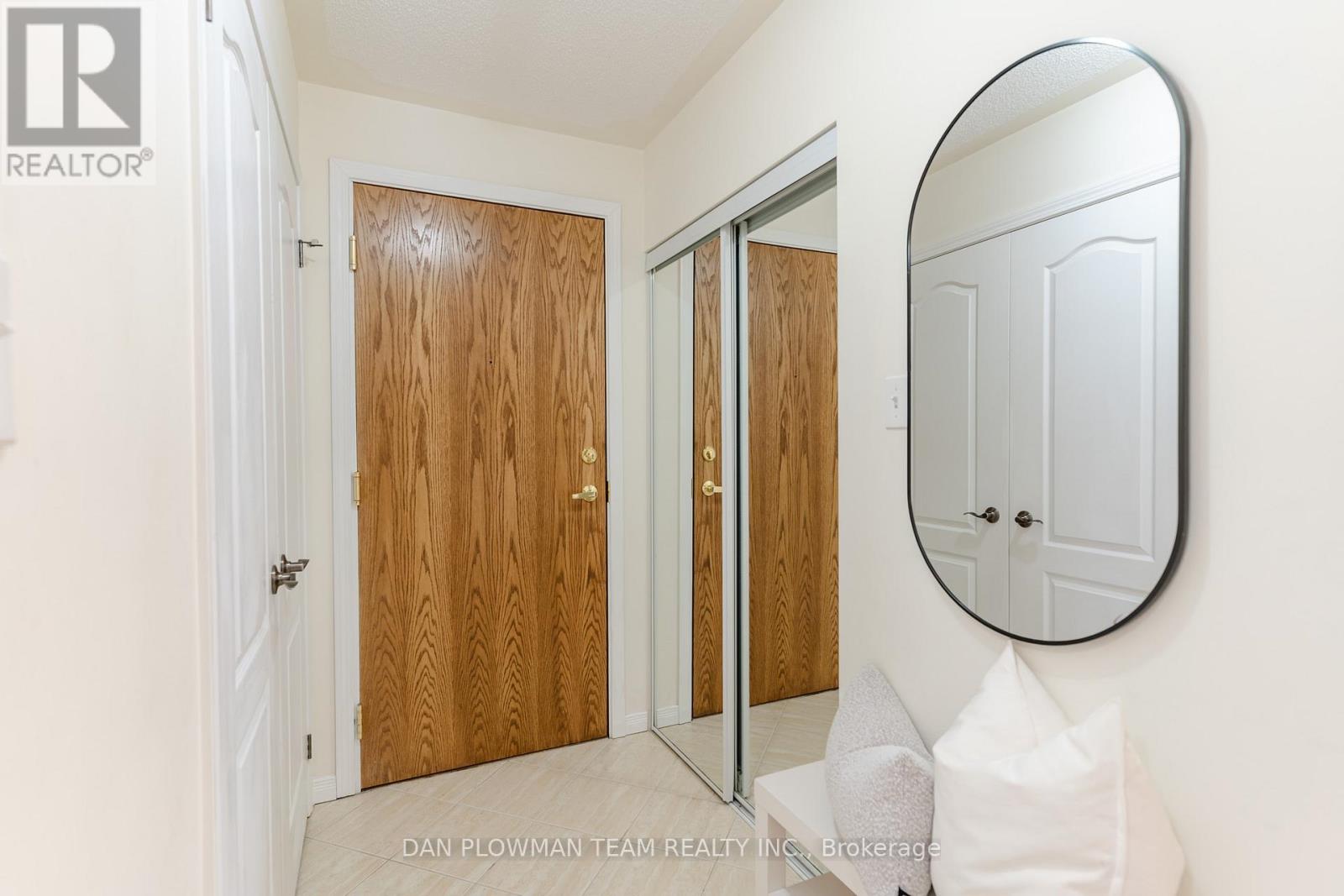 209 - 306 Spillsbury Drive, Peterborough (Otonabee Ward 1), Ontario  K9K 0B5 - Photo 5 - X12914964