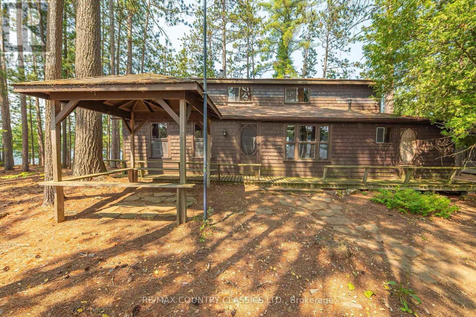 22 CHANDOS LK BALMER ISLAND, north kawartha, Ontario