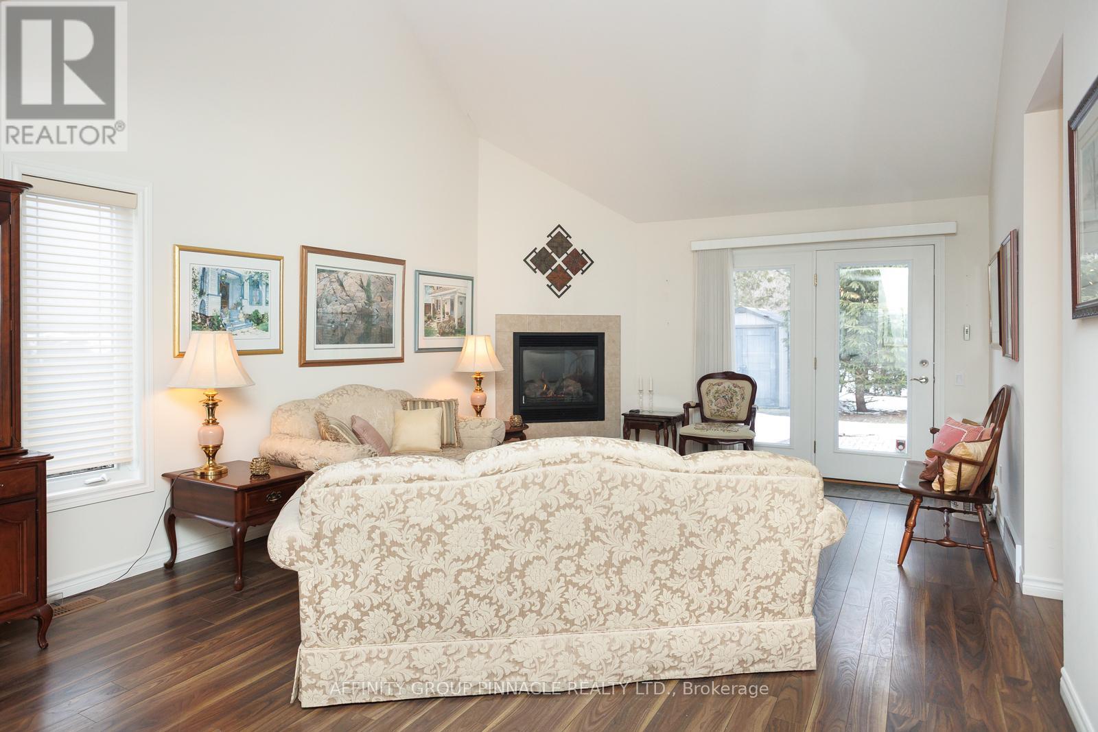 33 Green Arbour Way, Kawartha Lakes (Lindsay), Ontario  K9V 0E7 - Photo 11 - X12915702