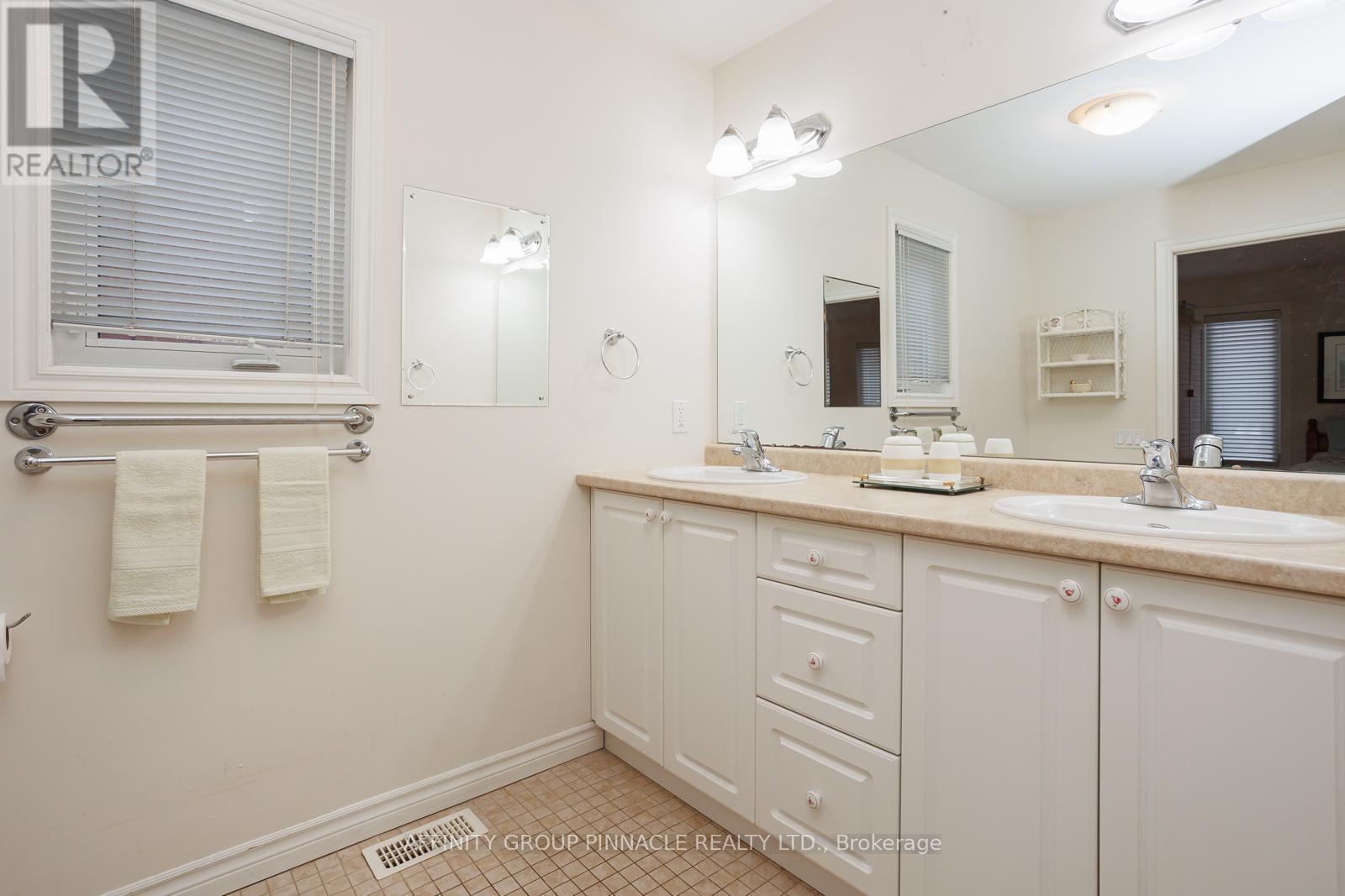 33 Green Arbour Way, Kawartha Lakes (Lindsay), Ontario  K9V 0E7 - Photo 24 - X12915702