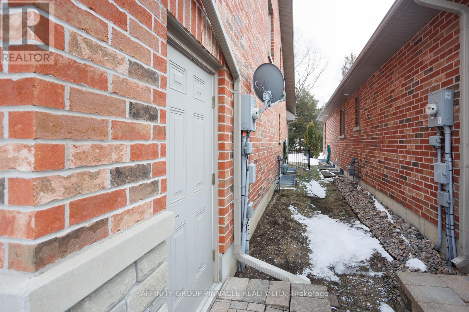 33 Green Arbour Way, Kawartha Lakes (Lindsay), Ontario  K9V 0E7 - Photo 42 - X12915702