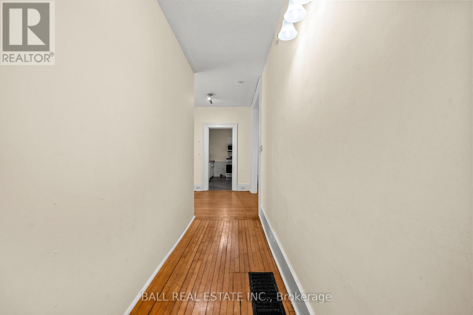 196 Dalhousie Street, Peterborough (Town Ward 3), Ontario  K9J 2M2 - Photo 12 - X12916068