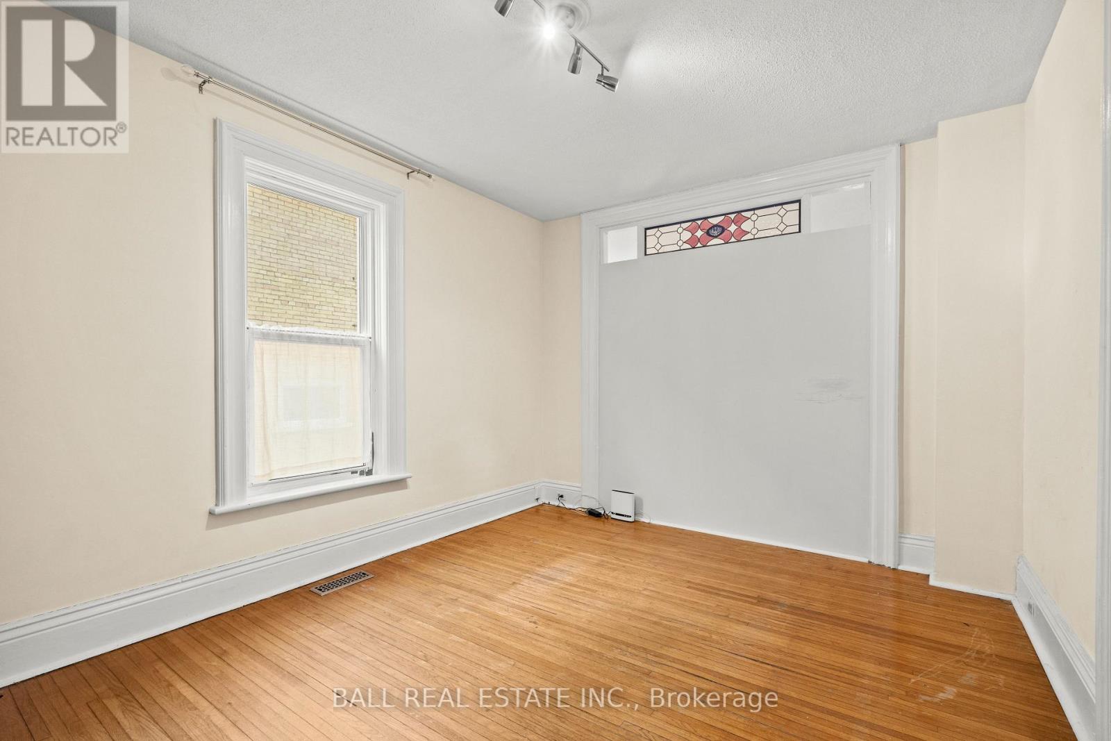 196 Dalhousie Street, Peterborough (Town Ward 3), Ontario  K9J 2M2 - Photo 16 - X12916068