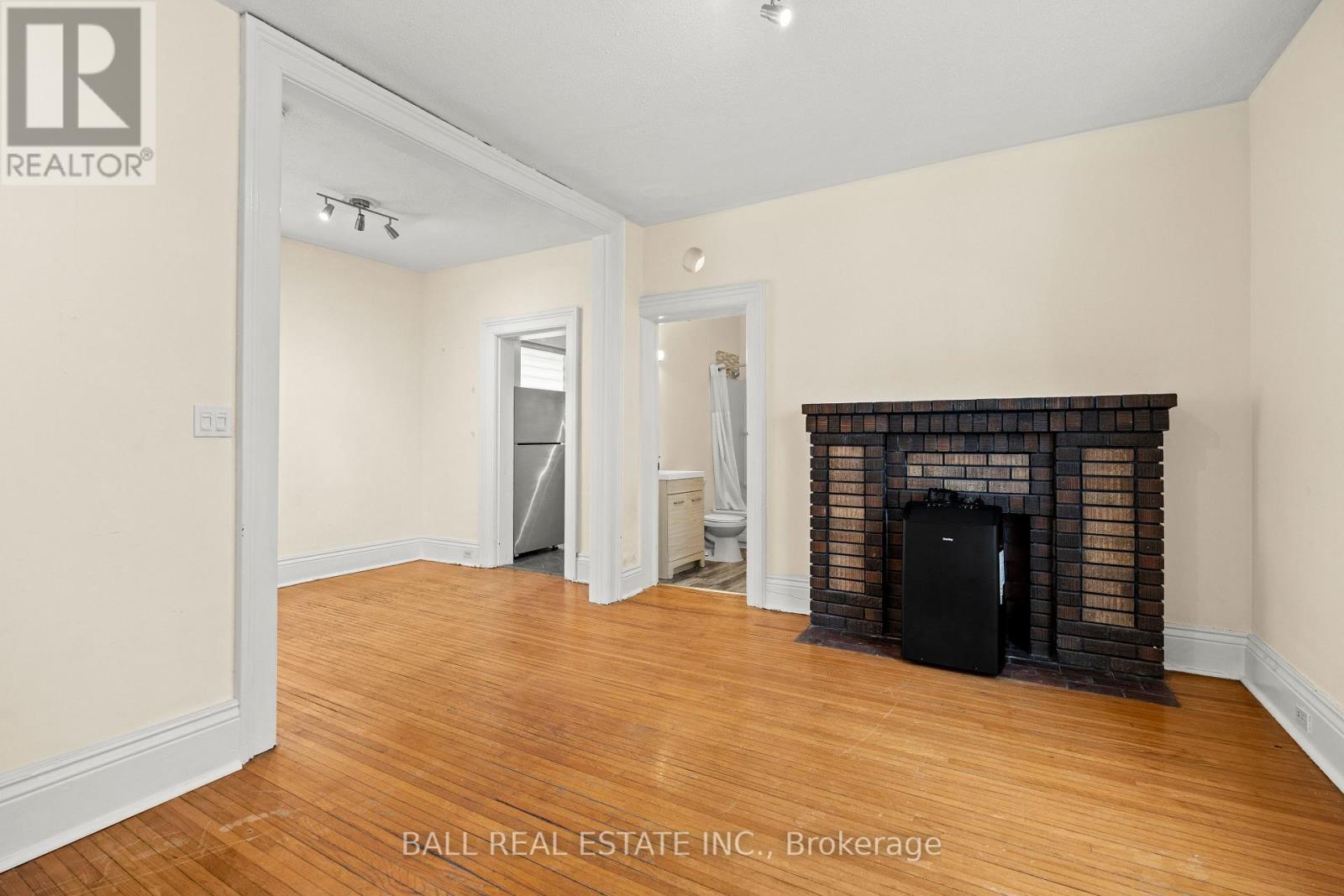 196 Dalhousie Street, Peterborough (Town Ward 3), Ontario  K9J 2M2 - Photo 5 - X12916068