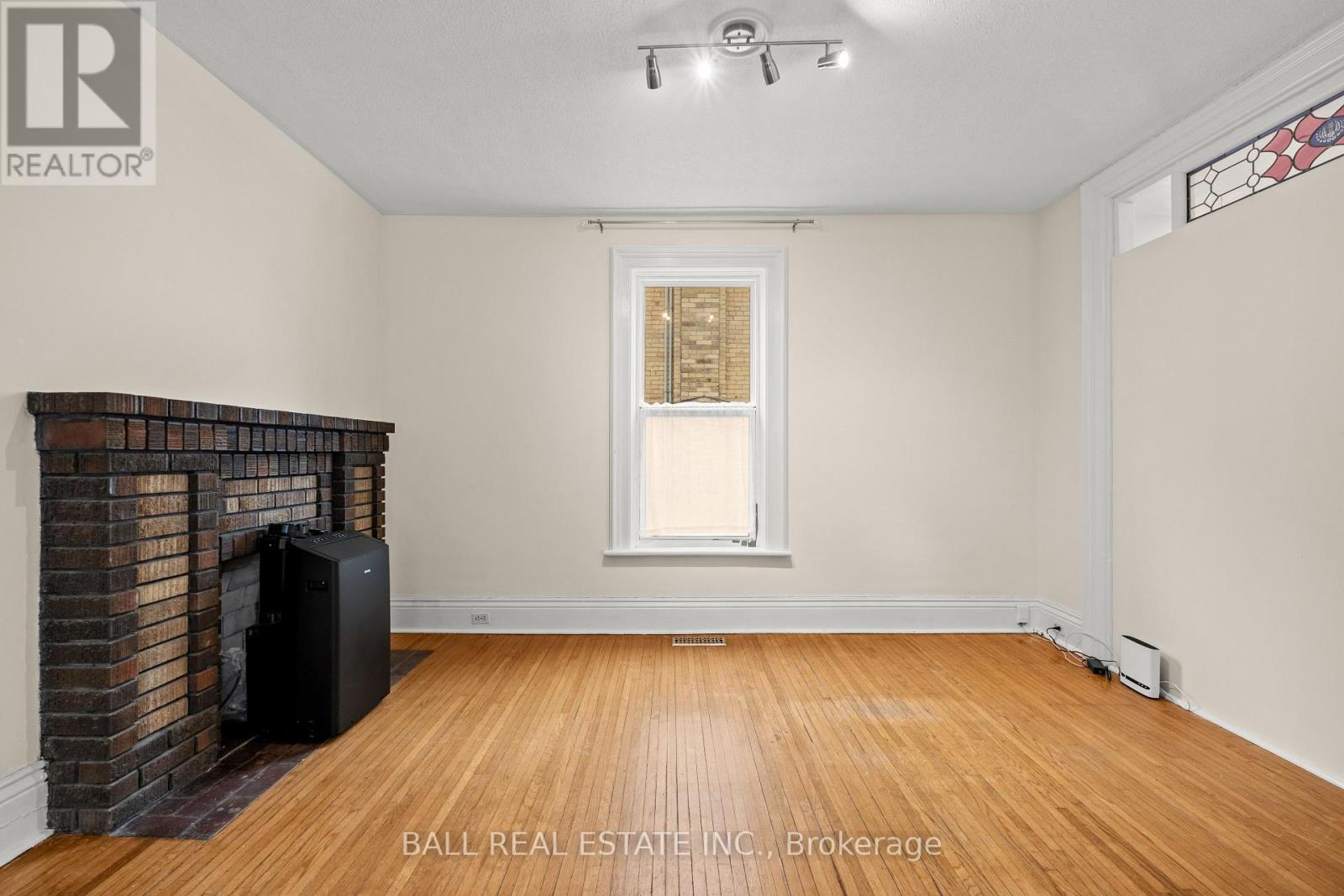 196 Dalhousie Street, Peterborough (Town Ward 3), Ontario  K9J 2M2 - Photo 6 - X12916068