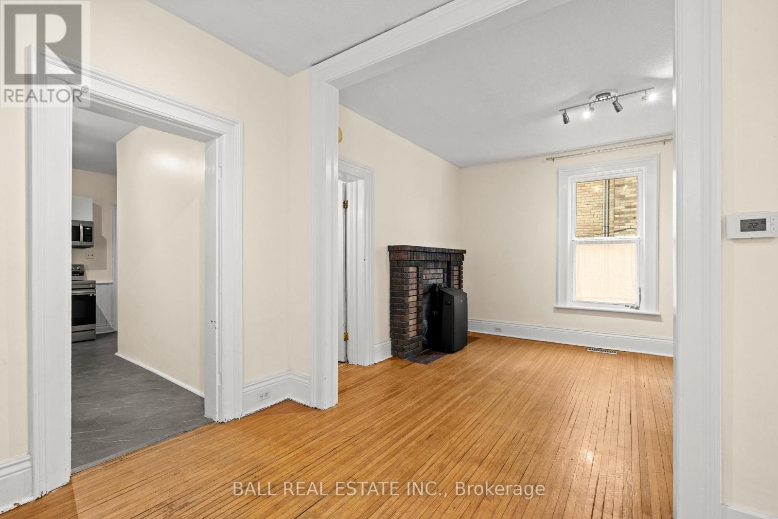 196 Dalhousie Street, Peterborough (Town Ward 3), Ontario  K9J 2M2 - Photo 8 - X12916068