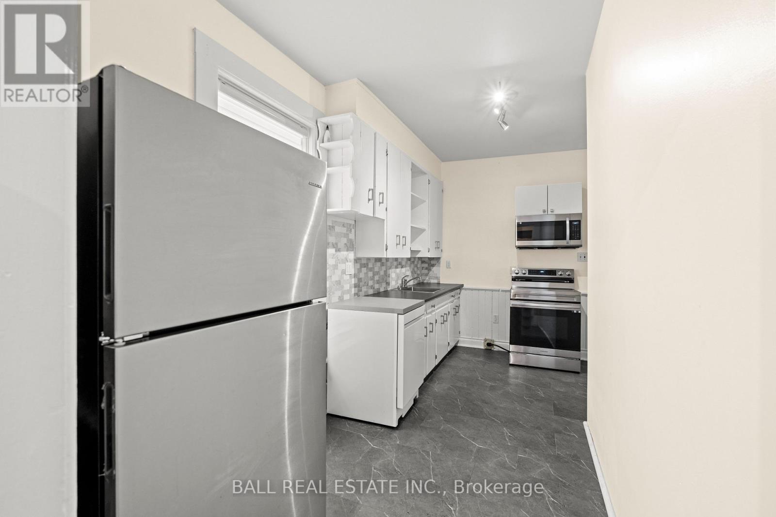 196 Dalhousie Street, Peterborough (Town Ward 3), Ontario  K9J 2M2 - Photo 9 - X12916068